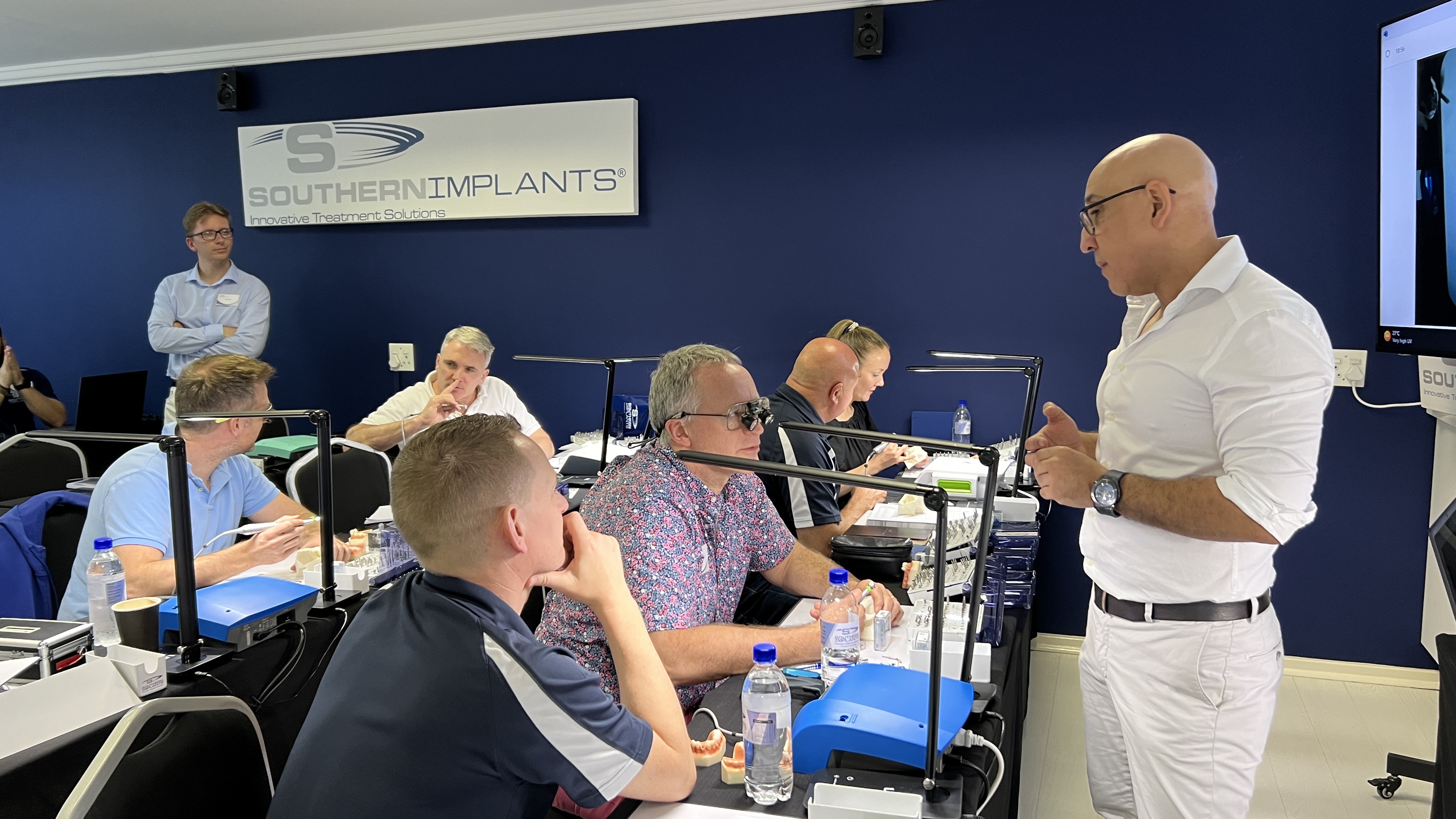 Expert faculty lecturing at Southern Edge — world-class implantology education